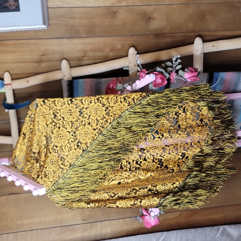 Triangular Gold Lace Triangular Shawl - image 1